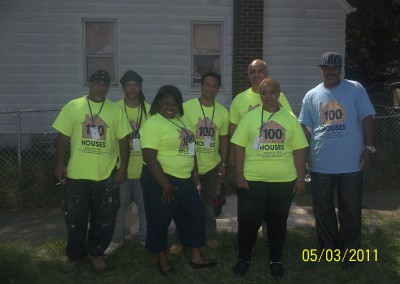 100 Houses Volunteers Clean Up Detroit Neighborhood 11